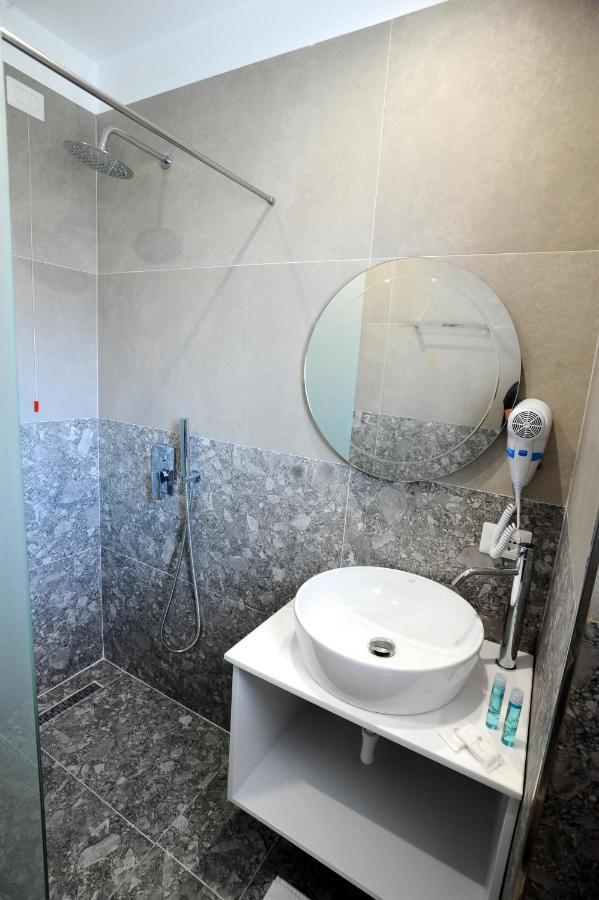 סרנדה Afrodite Suites מראה חיצוני תמונה